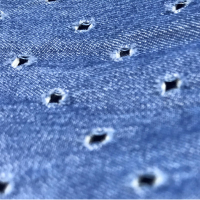 Джинсовая ткань принт Рваный голубая